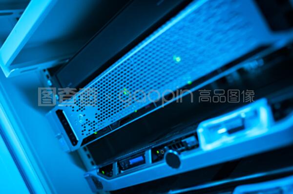 网络服务器与云计算装备技术服务 数字化转型的双引擎